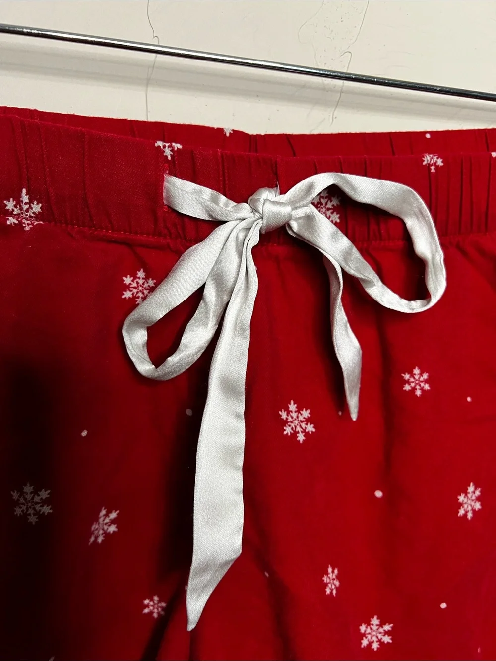 Victoria’s Secret Lipstick Red White Snowflake Short Sleeve Flannel Pajama Set